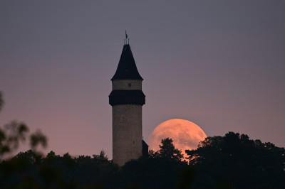 Jelení úplněk za Trúbou