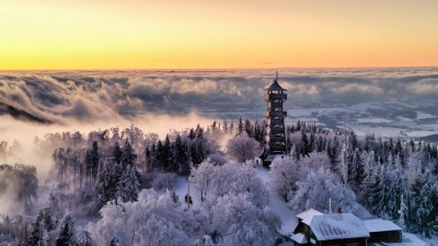 Velký Javorník zalitý zlatem